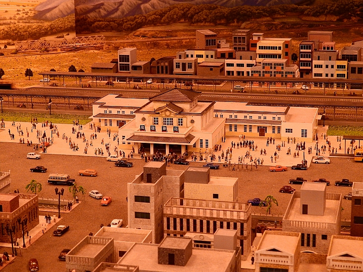 Nikon P900記錄哈瑪星台灣鐵道館HO(1:87)規台灣鐵道場景總長1083公里，模型鐵道總長2公里實景。
