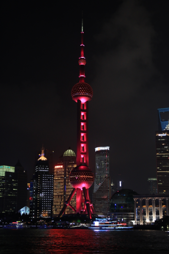 上星期去了上海，分享一組外灘的夜景