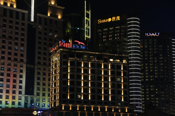 上星期去了上海，分享一組外灘的夜景