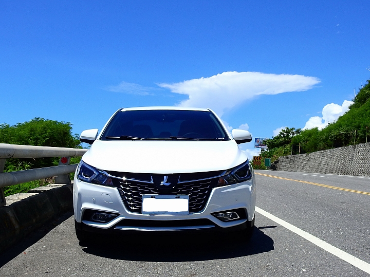 Luxgen S3有日行燈，亮了更漂亮。(附錄美濃瓜採收)