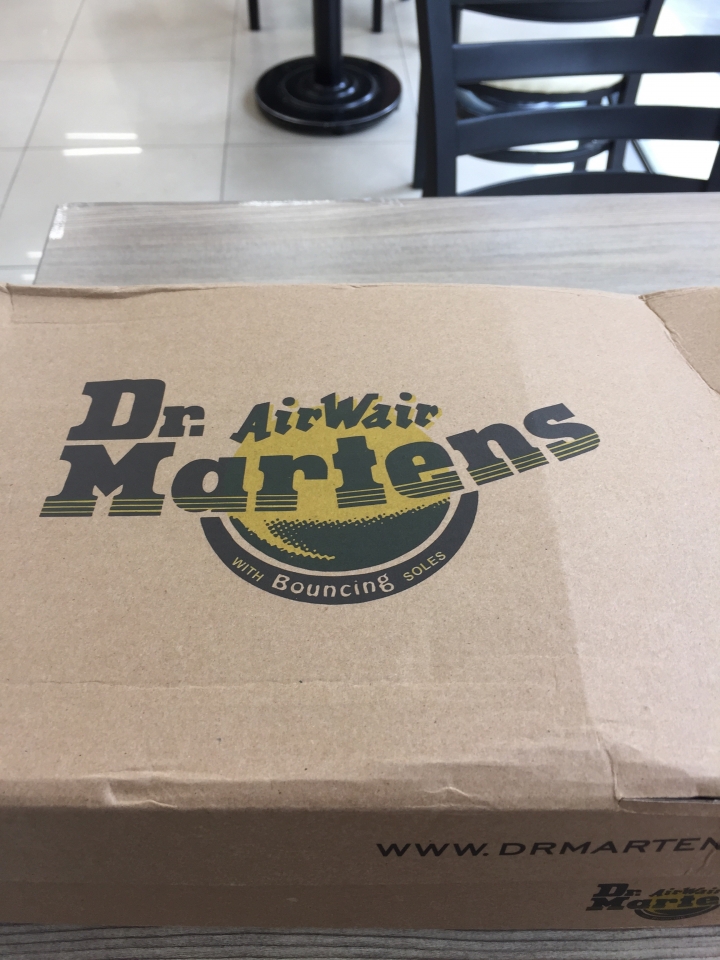 請幫忙鑑定dr.martens 真假