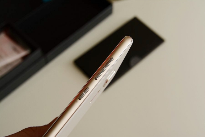 [開箱] 拍照、續航前段班手機-月光白ASUS ZENFONE3 ZE552KL 4G/64G