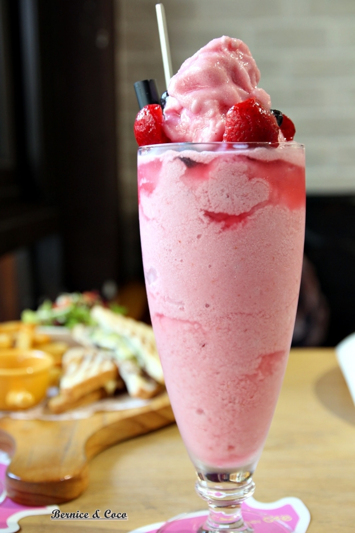 Piglet friendly cafe 彼克蕾一家以豬為主題的天然無添加任何化合物餐廳/台北寵物友善餐廳(捷運公館站)