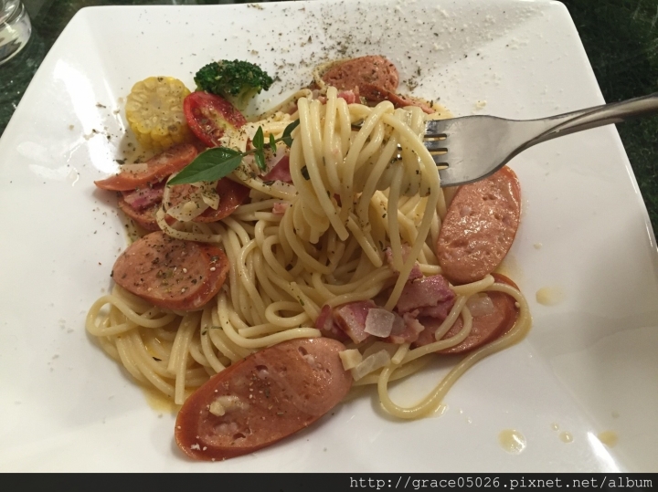 【食記】高雄☼楠梓  週日休Pasta&food**工業風輕食餐廳**