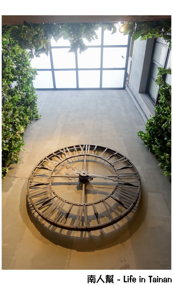 【台南市東區-美食】軟Q鬆餅夾著多汁雞排吃，創意新吃法~~鬆餅拾陸號Waffle16(成大商圈)