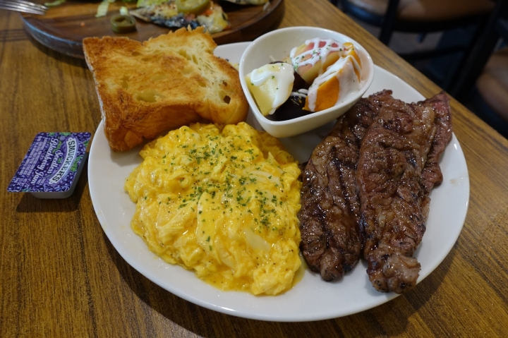 [食記] the Chips美式餐廳 / 內湖店。早午餐、牛肉堡 菜色新鮮豐富!
