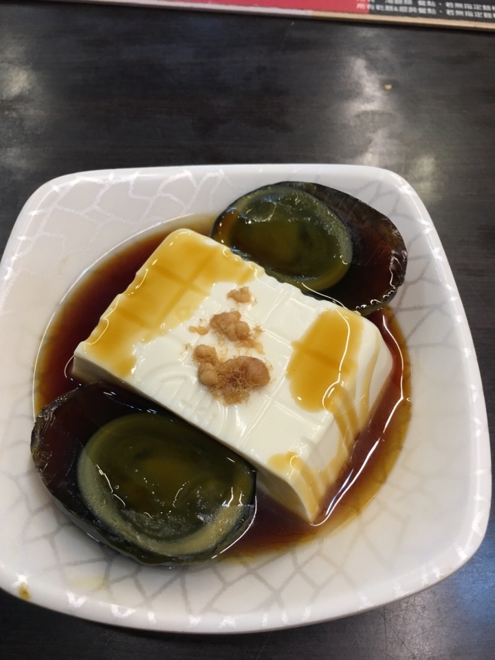 【美食。食記】台北市 中山區 神仙川味牛肉麵 肉乾略硬，湯似泡麵？！