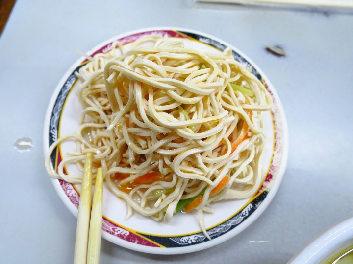 [台北|中正區]--當牛肉在轉角的巷弄裡遇到烏龍麵?!-劉山東牛肉麵.