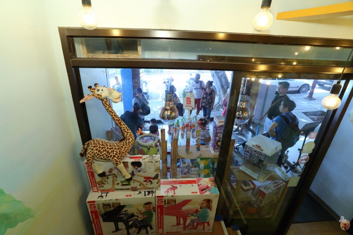 [台北]天母Hello!Jazz!親子餐廳,來數數有幾隻可愛動物,還有小朋友最愛的玻璃沙屋  by蛋拔