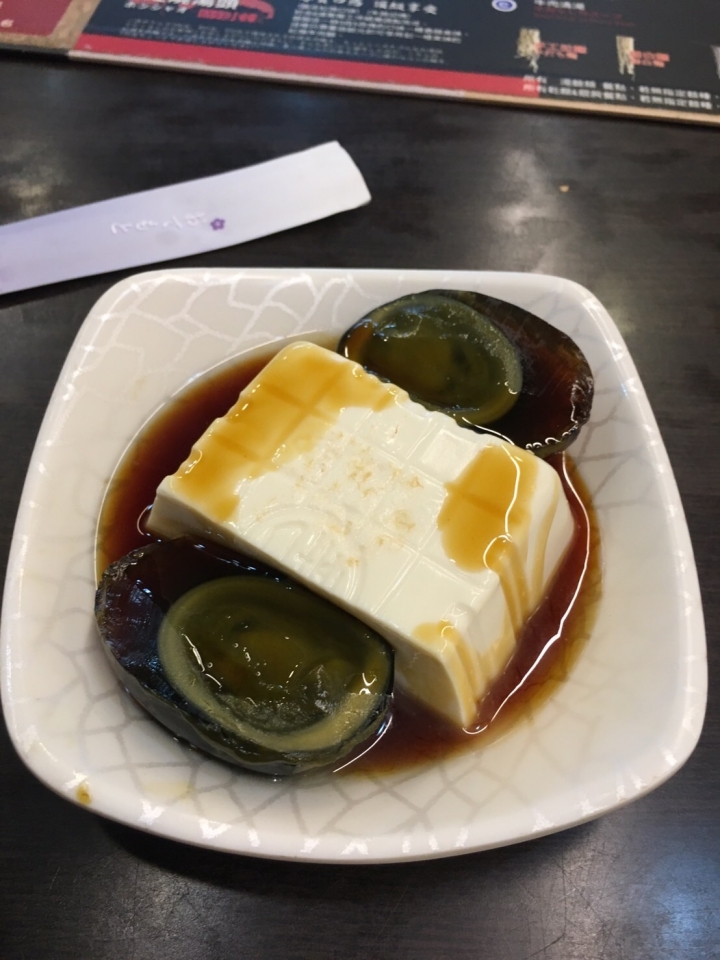 【美食。食記】台北市 中山區 神仙川味牛肉麵 肉乾略硬，湯似泡麵？！