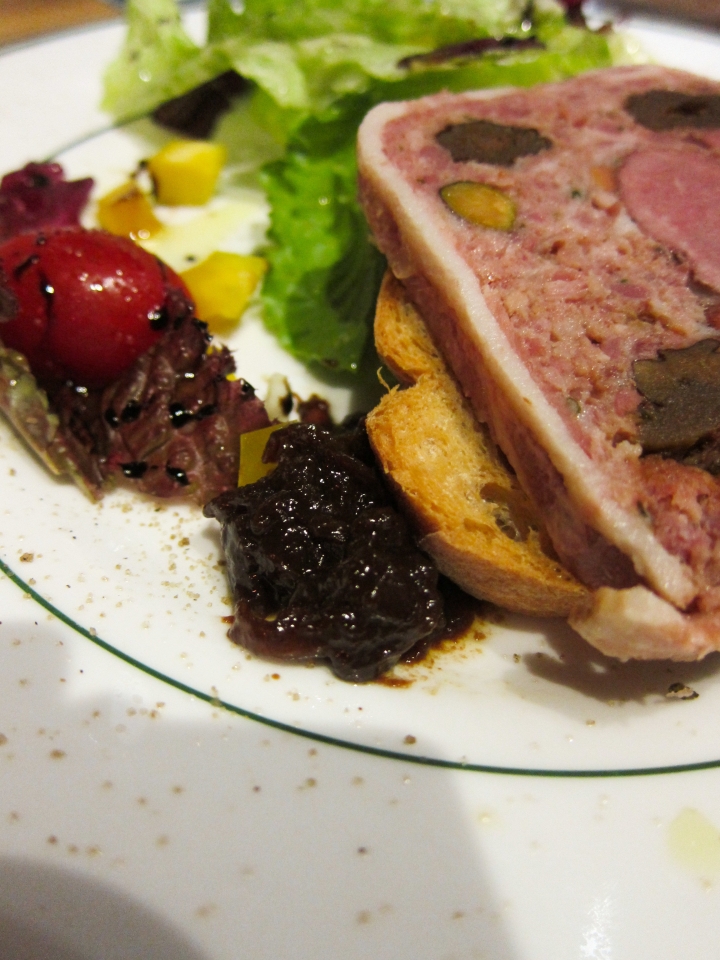 【美食。食記】台北 東區 Rue 216 法式餐酒館 南法風華，入口如畫 法式鄉村菜