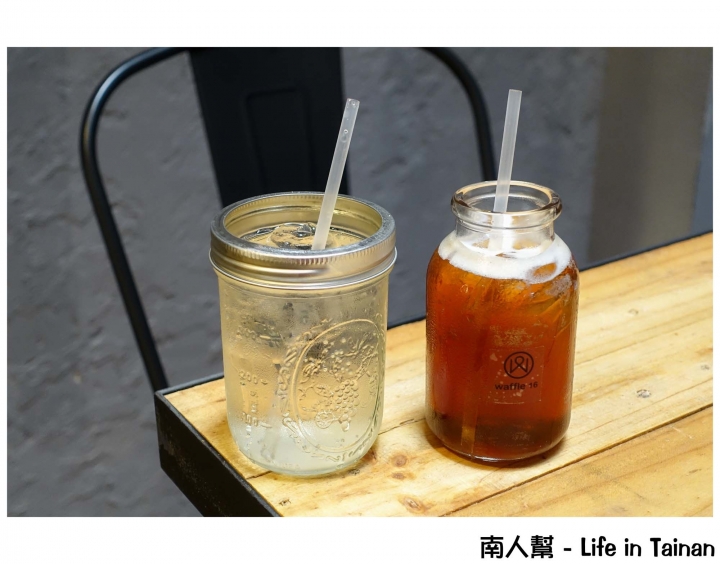 【台南市東區-美食】軟Q鬆餅夾著多汁雞排吃，創意新吃法~~鬆餅拾陸號Waffle16(成大商圈)