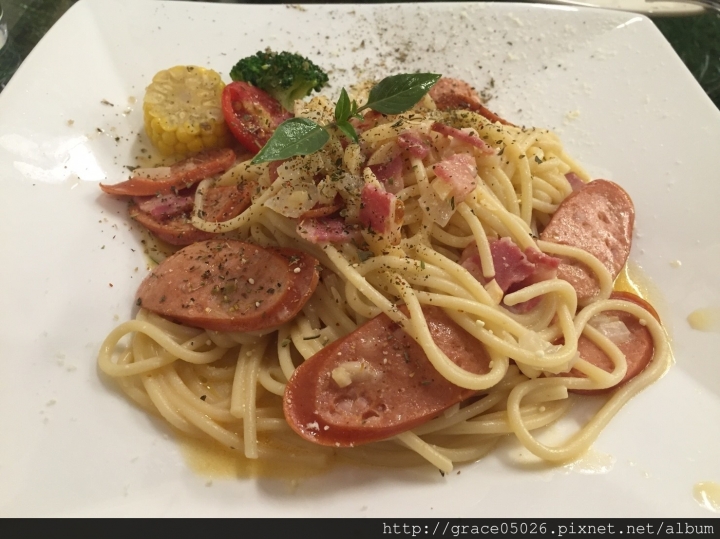 【食記】高雄☼楠梓  週日休Pasta&food**工業風輕食餐廳**