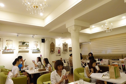 【食記】板橋新埔站。OyamiCaf'e(新埔店)~超夢幻下午茶餐廳