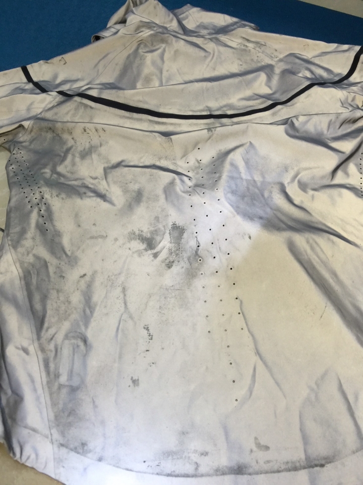 悲劇！NIKE Nike Vapor Flash Jacket 反光外套 嚴重掉漆