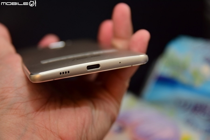 性能旗艦ASUS ZenFone 3 Deluxe(6G/64G)冰河銀 開箱