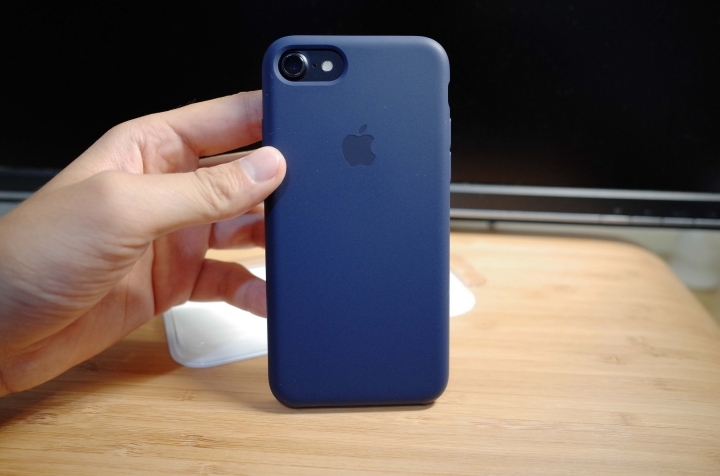 iPhone 7 SGP & 原廠矽膠護套 - 開箱分享