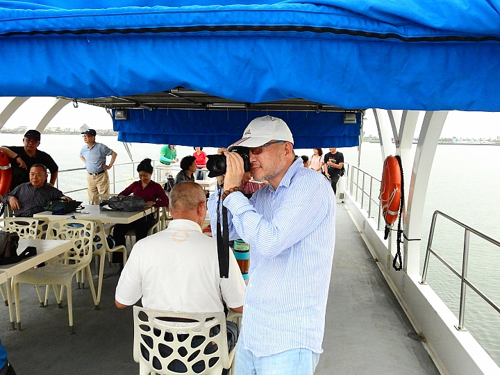 政大愛愛會20、30年不見的老朋友，相見3天2夜大鵬灣之旅，一路往北玩到高雄。