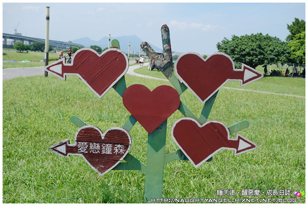 新北市鴨鴨地景藝術公園，超吸睛！地表最狂！可騎單車順遊重新橋市集、星光碼頭