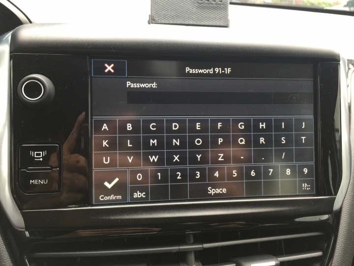 Peugeot 208 with apple car play測試報告