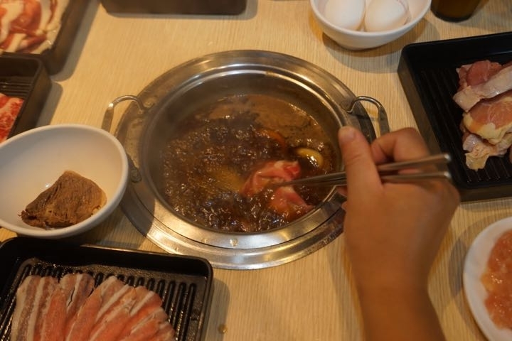 〔食〕【台南吃到飽】二鍋壽喜燒／涮涮鍋吃到飽｜Focus樓上。就是要大口吃肉吃到飽！
