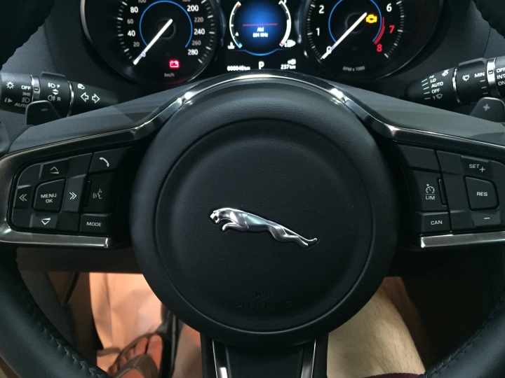 Jaguar F-PACE R-sport賞車
