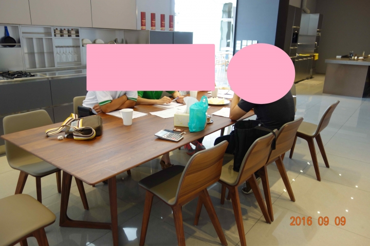 請問哪裡可以找到這類型的餐桌椅