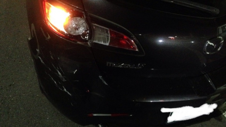 二代MAZDA 3 左後被小黃撞...