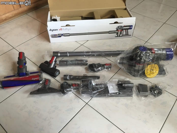 [開箱]日本Dyson V8 fluffy+ 購買心得與簡易開箱