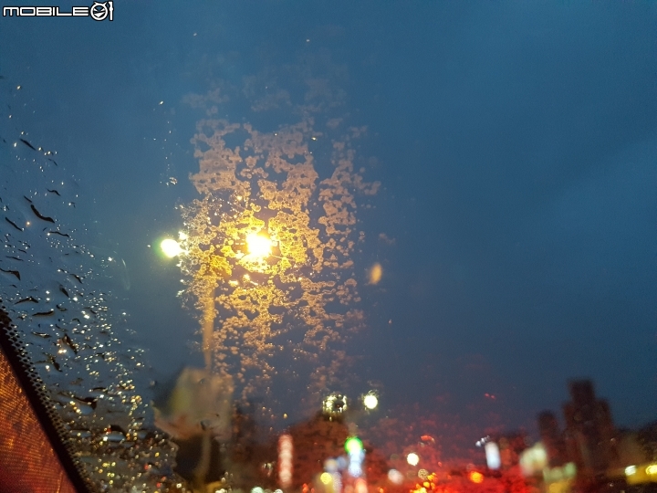 請問2015年ALTIS 前擋玻璃都雨刷刷不乾淨的問題，求解。