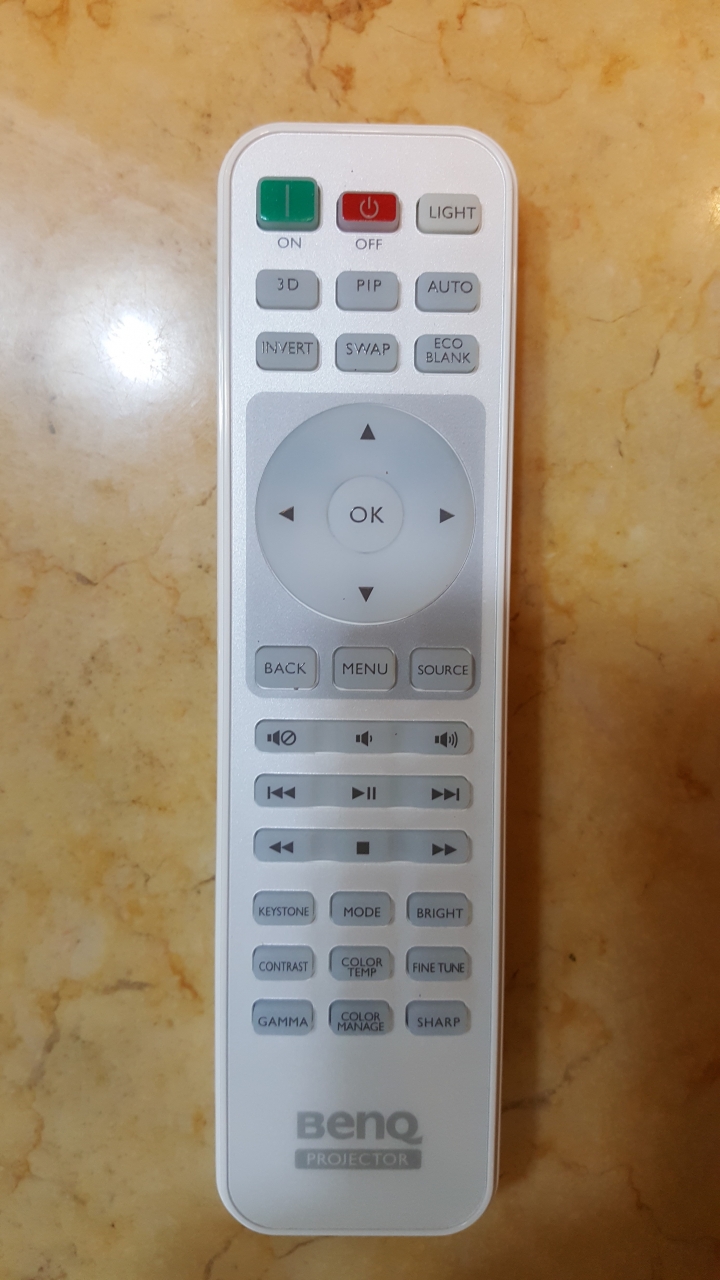 BenQ W2000 側投導演機使用心得分享