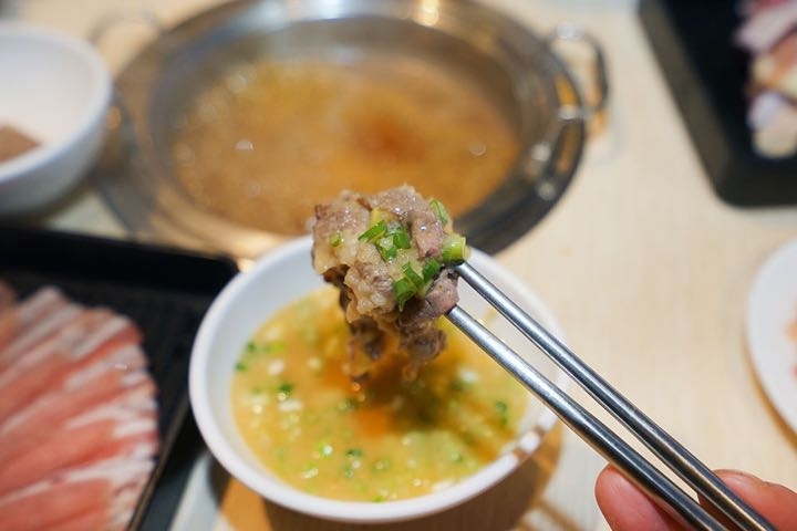 〔食〕【台南吃到飽】二鍋壽喜燒／涮涮鍋吃到飽｜Focus樓上。就是要大口吃肉吃到飽！