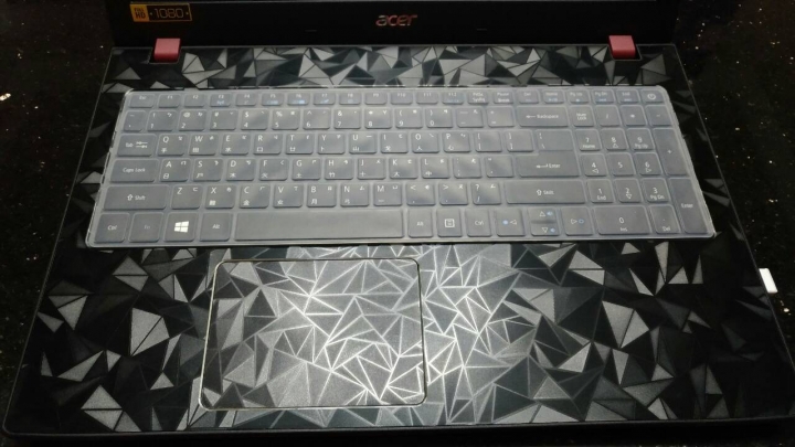 簡單開箱! ACER E5-575G-530T  髮絲紅