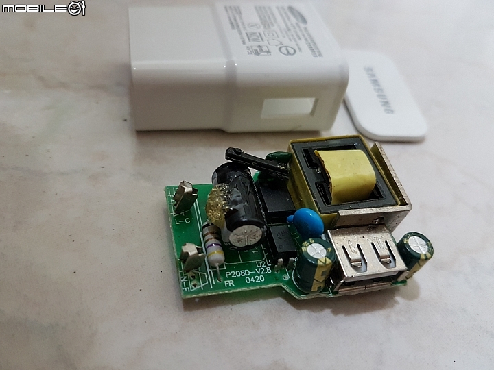 網拍的三星原廠充電器拆解