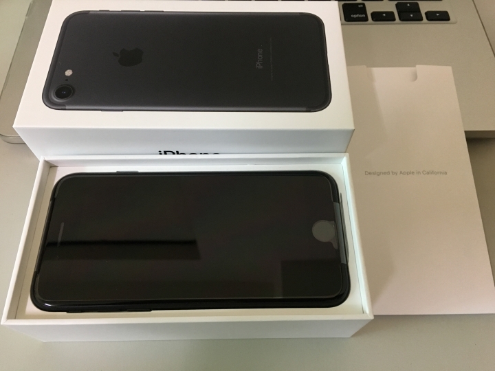 iPhone 7 128g 黑色到貨，第一批應該都今天會到吧!!