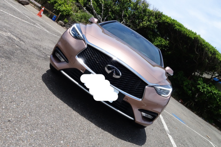 男人的浪漫~~~~Q30香檳金出遊囉！