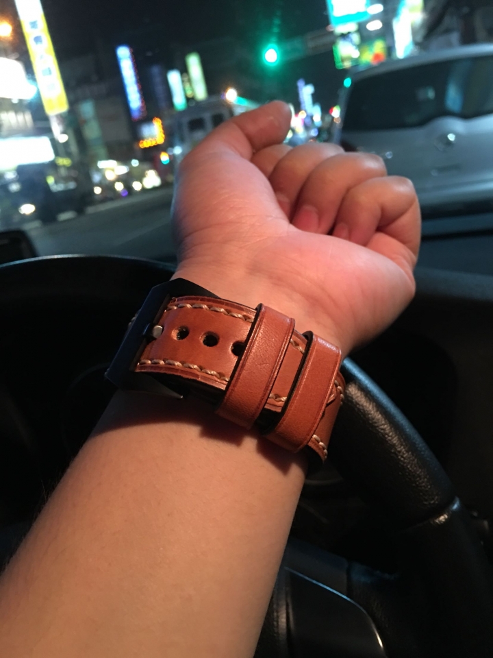 Apple Watch 皮革錶帶分享