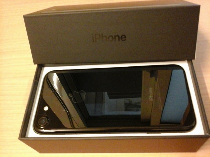iPhone 7 曜石黑 256GB 正背面貼膜 開箱
