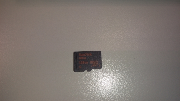 ASUS ZenPad 3S 10 (Z500M) 顯示"SanDisk SD Card 128GB unexpectedly removed.