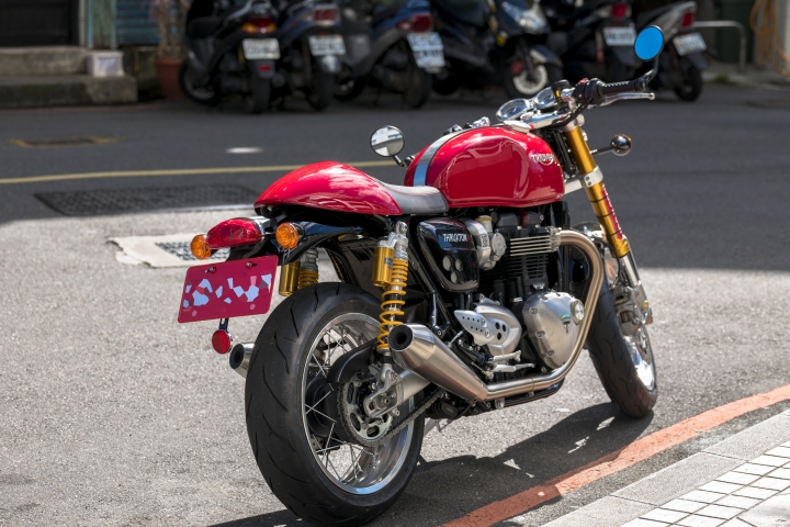 TRIUMPH THRUXTON R 新手駕駛