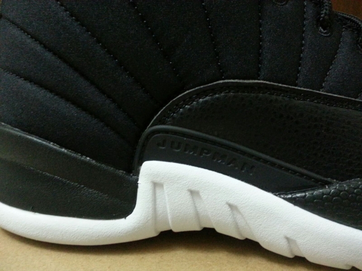 求各大神幫忙驗鞋，aj12 black nylon