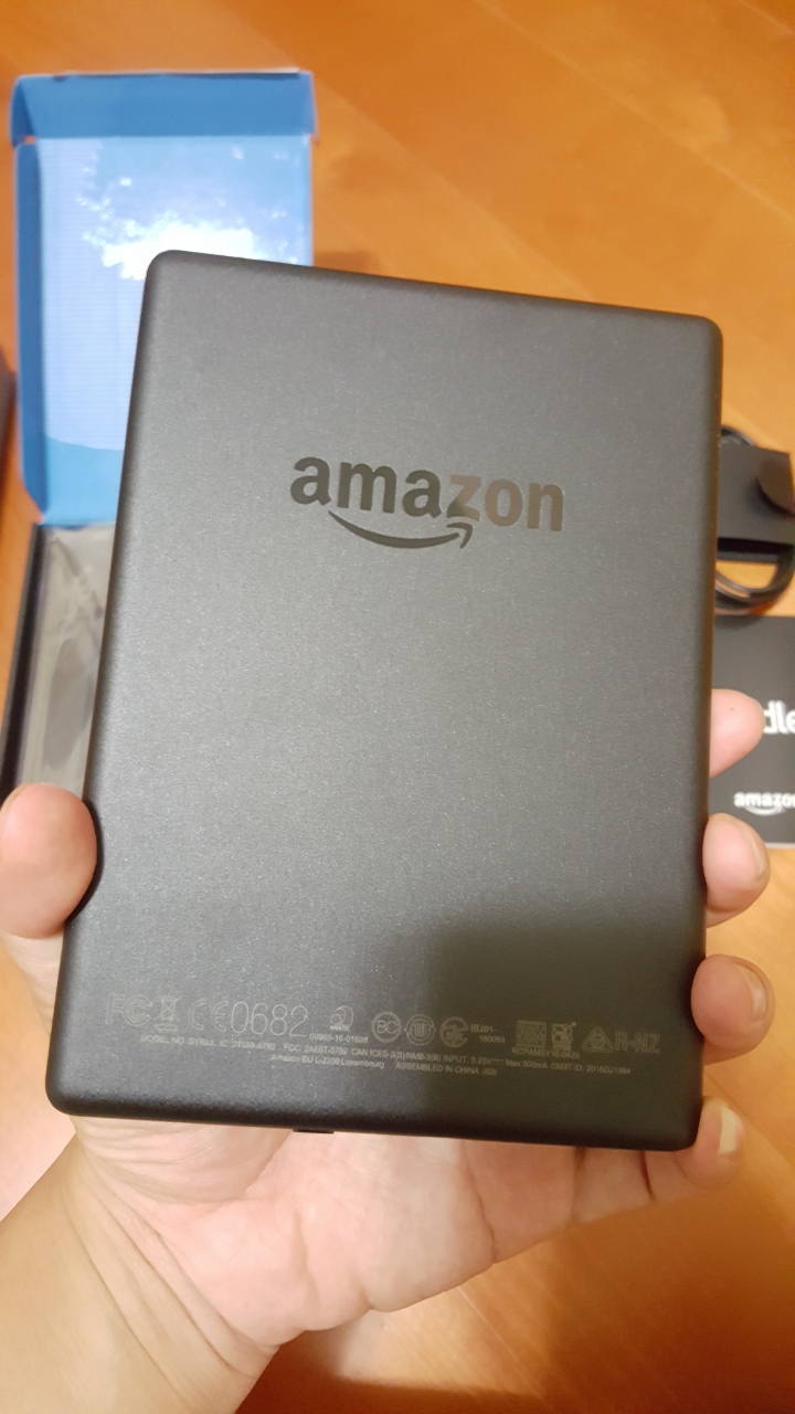 [開箱]2016入門版Kindle開箱