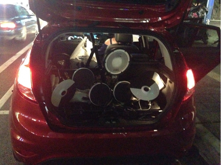 Fiesta 1.0T 火紅特仕版開箱！內含心得分享。（新增油耗加及載物照片）