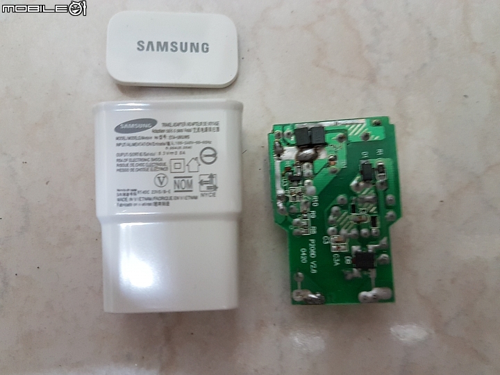網拍的三星原廠充電器拆解