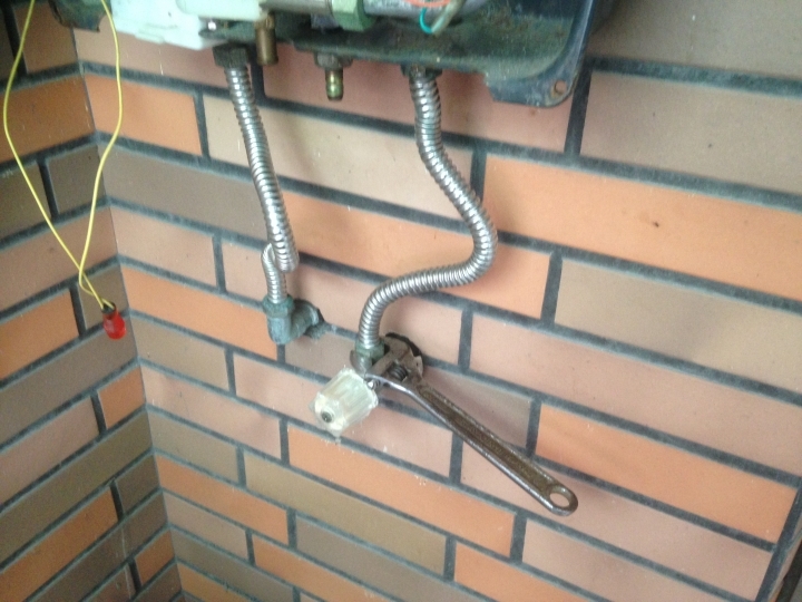 屋外型熱水器快速更換