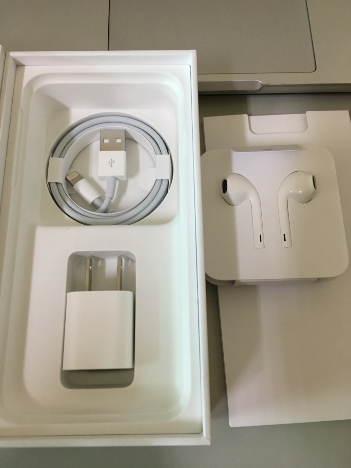 iPhone 7 128g 黑色到貨，第一批應該都今天會到吧!!