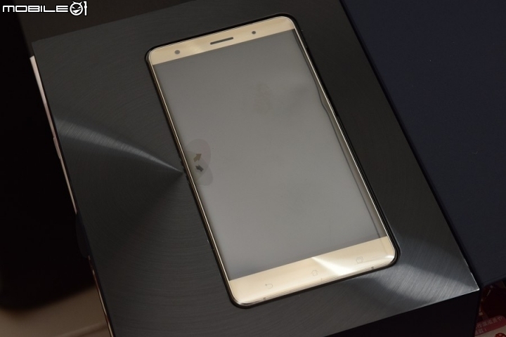 性能旗艦ASUS ZenFone 3 Deluxe(6G/64G)冰河銀 開箱