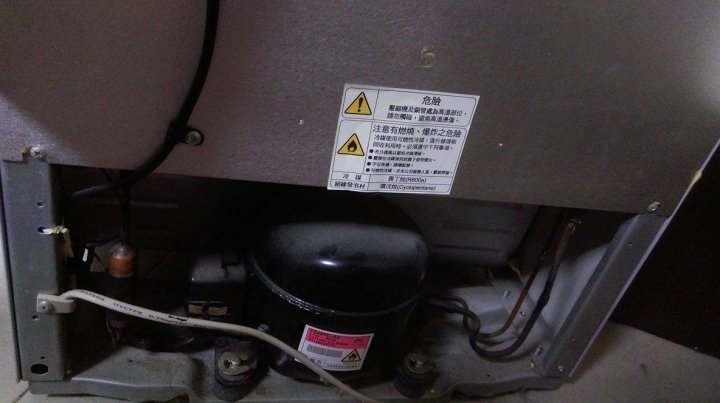 小冰箱沒關好，隔天完全不冷了