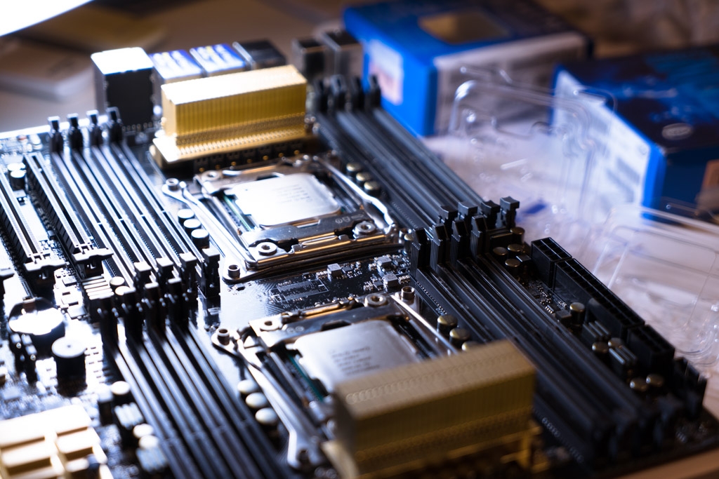 [分享] Xeon E5 2630v4 雙CPU