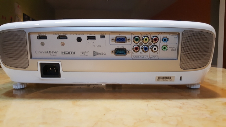 BenQ W2000 側投導演機使用心得分享